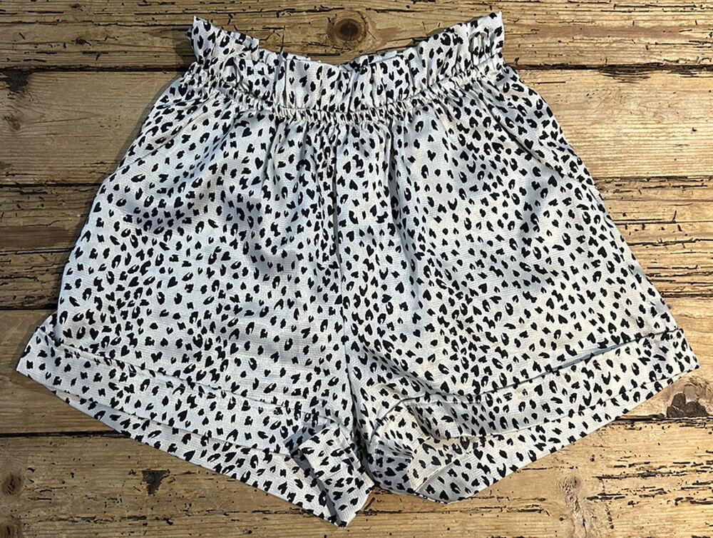 Tyche Women’s Size S Silver Animal Print Shorts NWOT